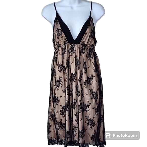 Pretty Good dress adjustable strappy black lace beige lining low v-neck sz lrg - Picture 3 of 11
